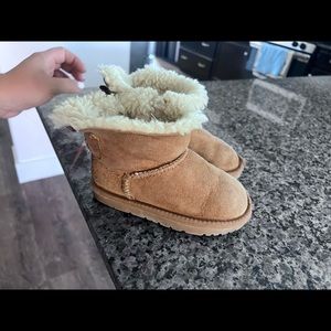 Bailey Uggs boots size 7-8